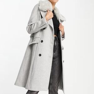 🔥New‼️- 🩶✨ Forever New - Light Gray Wool Coat with Faux Fur Collar ✨🩶